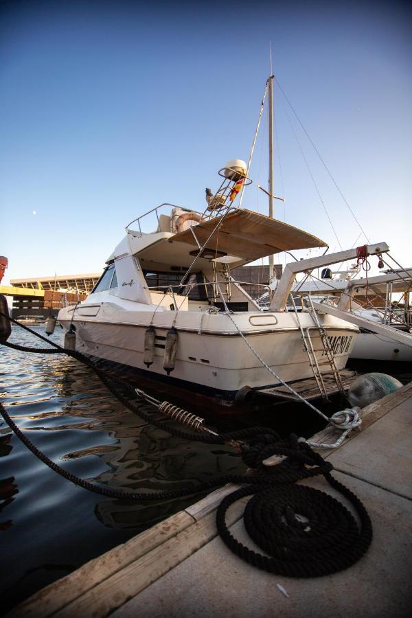 Magno II Boat Sant Adria de Besos Exterior foto
