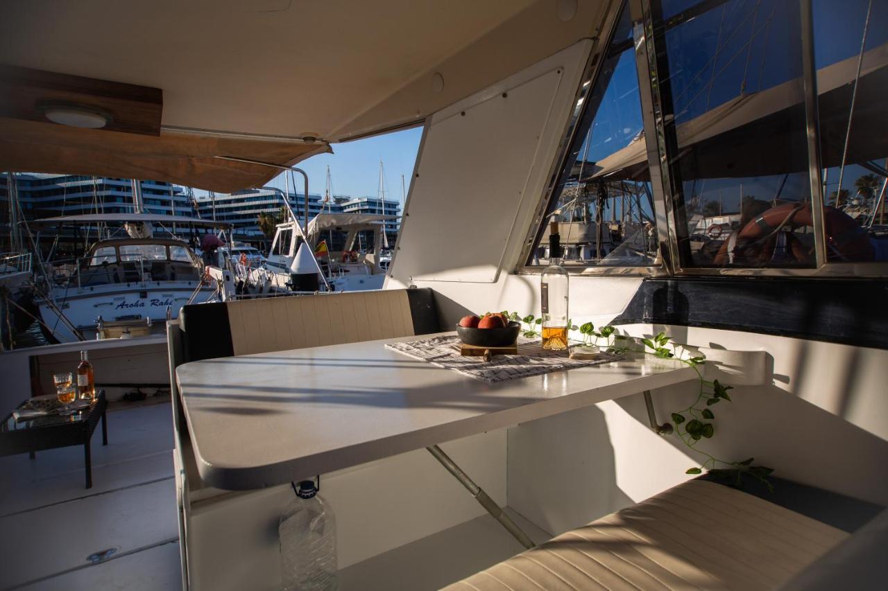 Magno II Boat Sant Adria de Besos Exterior foto