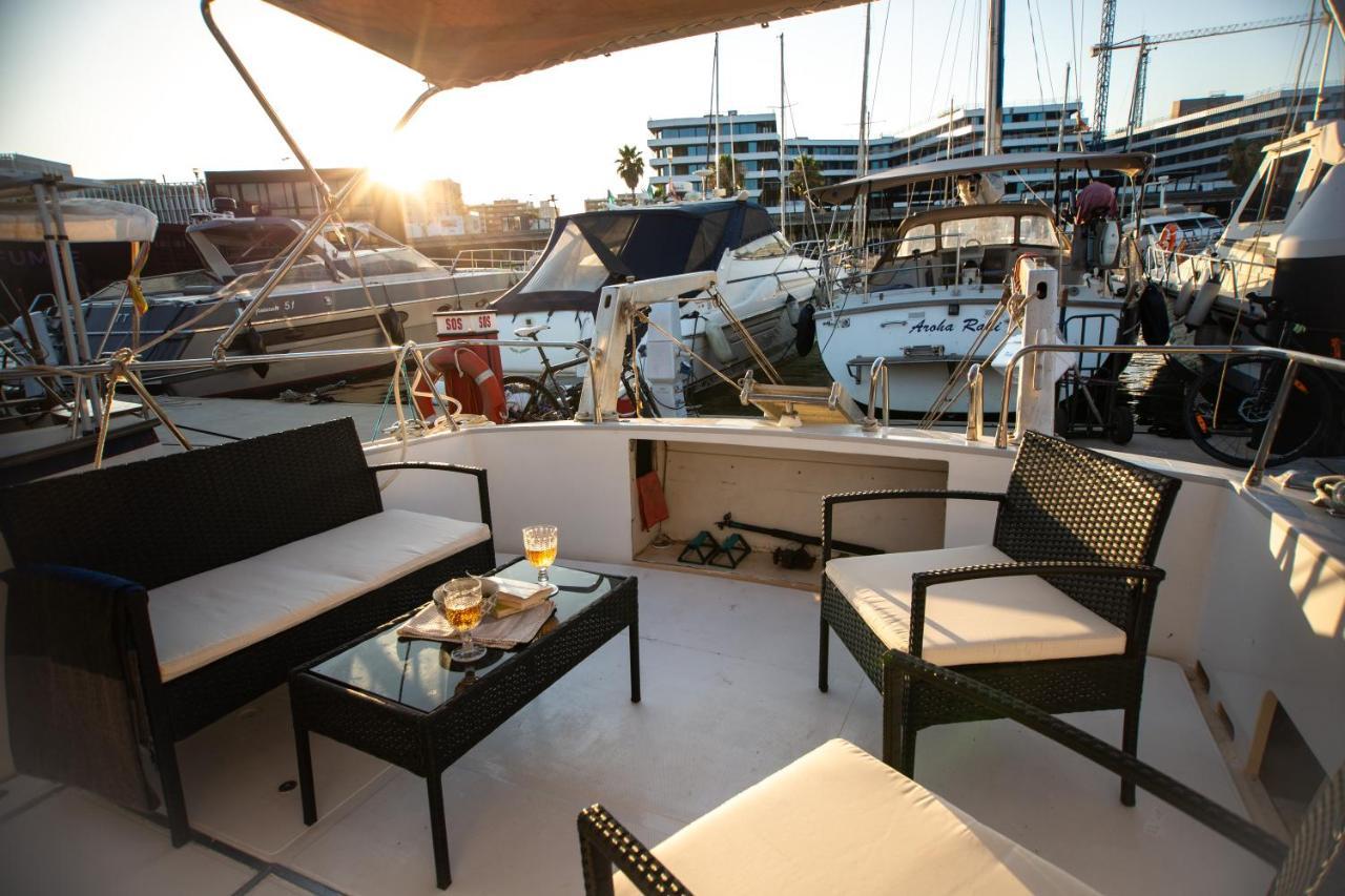 Magno II Boat Sant Adria de Besos Exterior foto