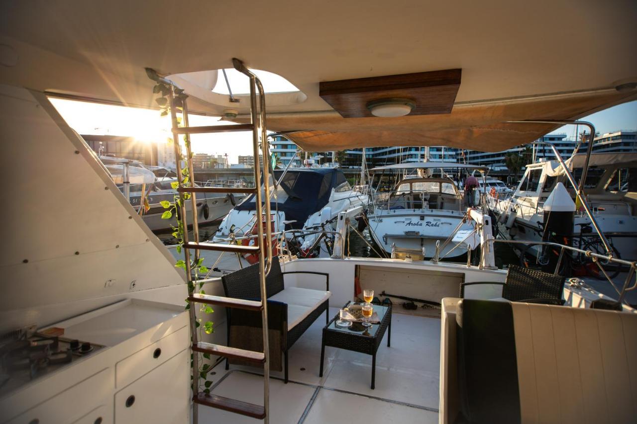 Magno II Boat Sant Adria de Besos Exterior foto